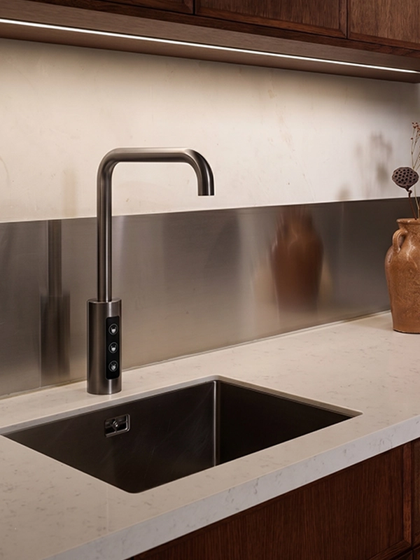 Aparte drinkkraan met ambient, gekoeld en bruisend water